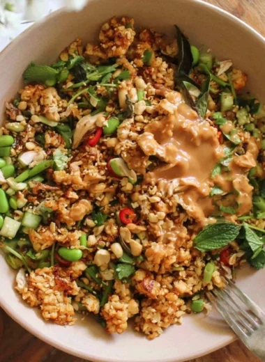 Cozy satay crispy rice salad with vibrant vegetables and aromatic peanut dressing.