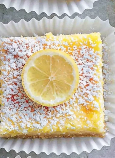 Delicious lemon cream cheese bars with a creamy lemon topping and a buttery crust