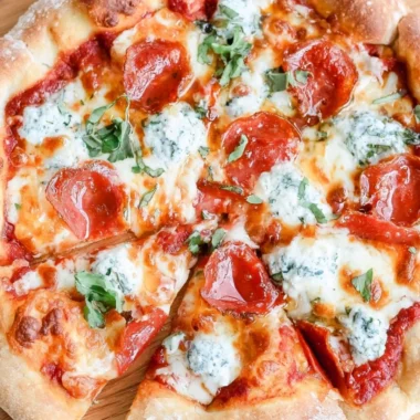 Delicious hot honey pizza topped with cheese and spicy drizzles.