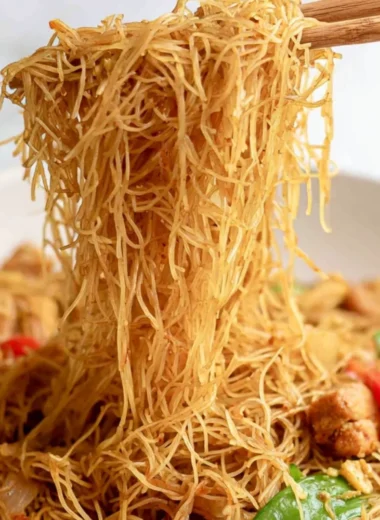 Cozy Singapore curry noodles prepared in 30 minutes