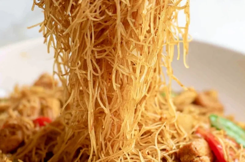 Cozy Singapore curry noodles prepared in 30 minutes