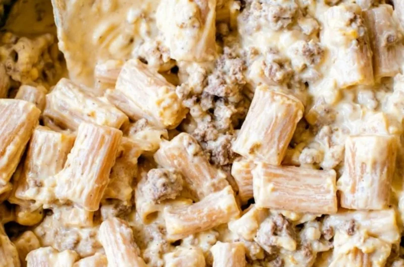 Cozy Cheeseburger Pasta Skillet featuring creamy pasta and ground beef
